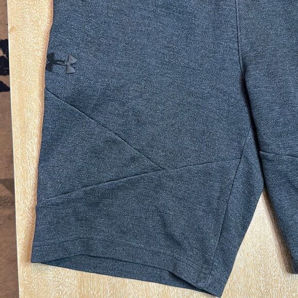 Under Armour Unstoppable Bermuda Sweat Shorts - Picture 4 of 10